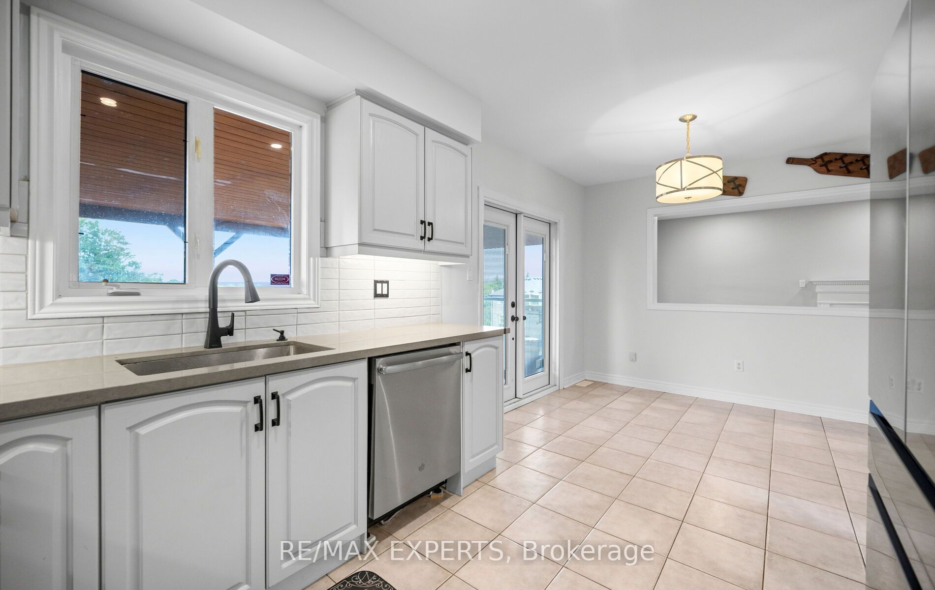 90 Coolspring Crescent Property Photo 17