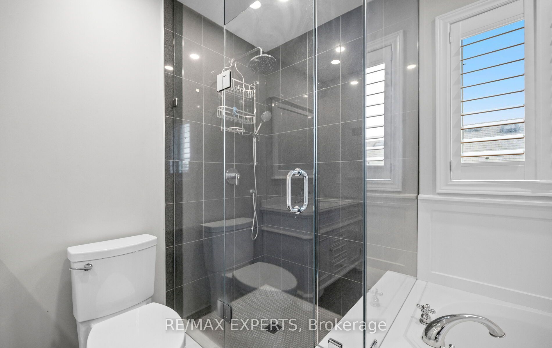 90 Coolspring Crescent Property Photo 25