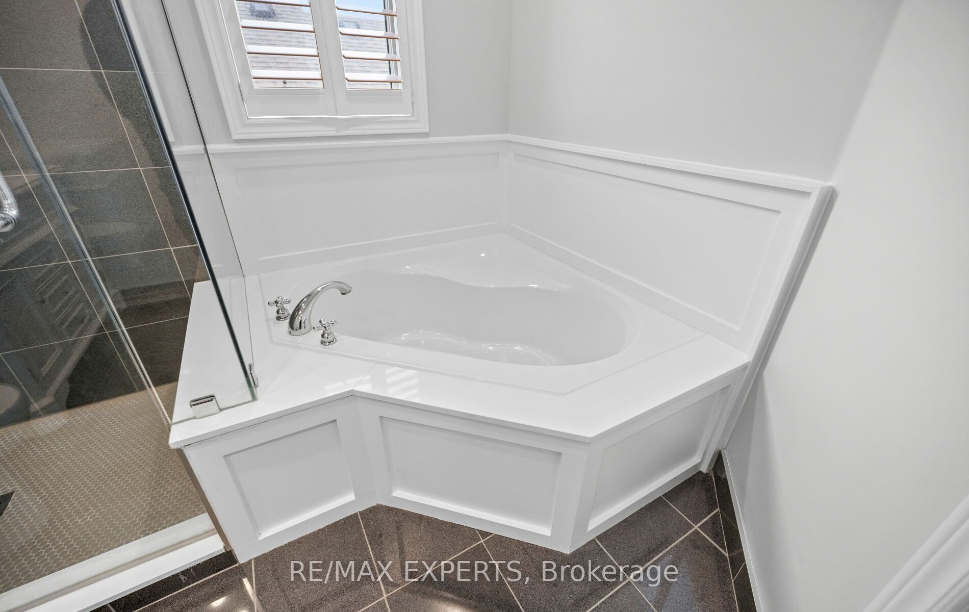 90 Coolspring Crescent Property Photo 26