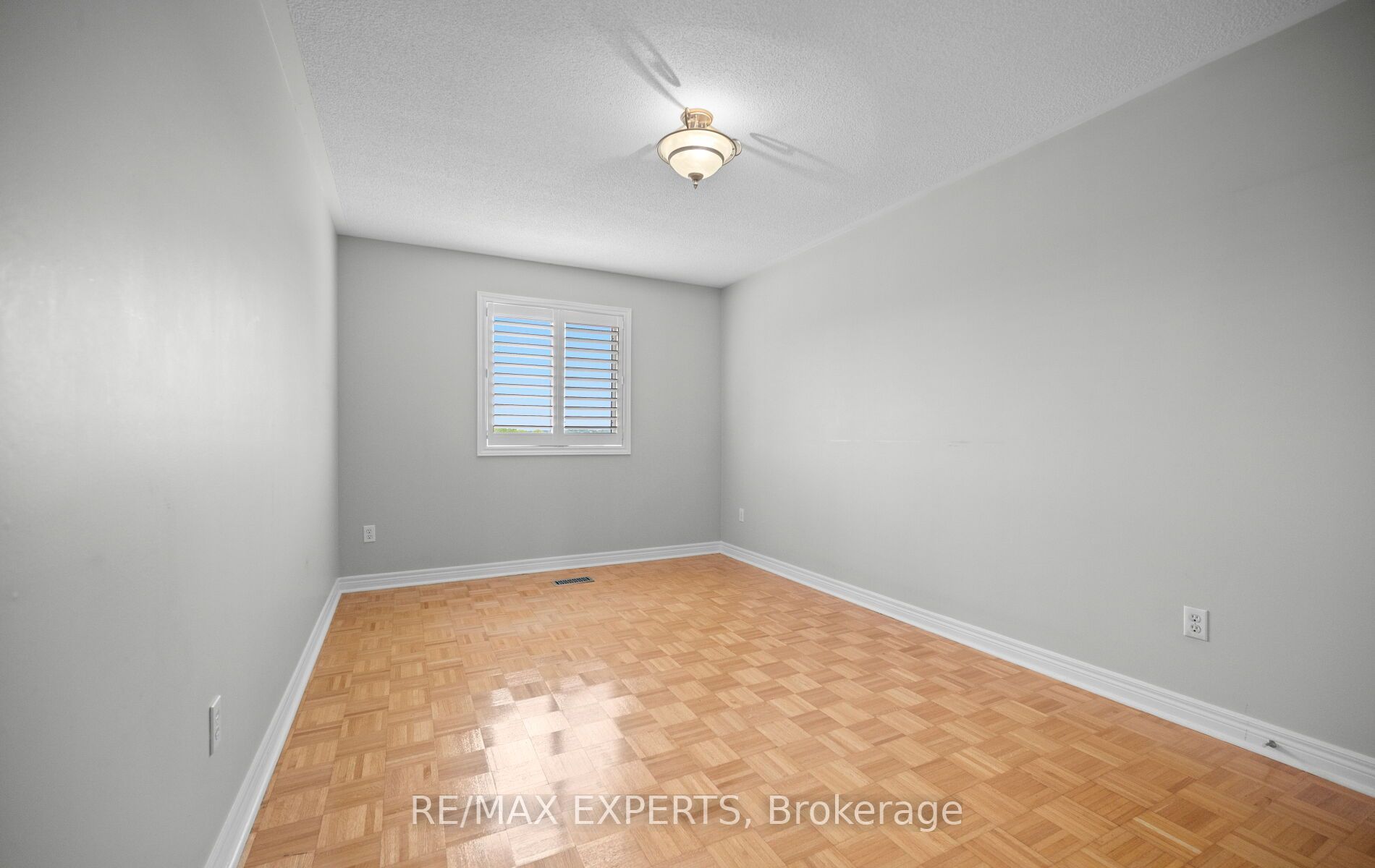 90 Coolspring Crescent Property Photo 27