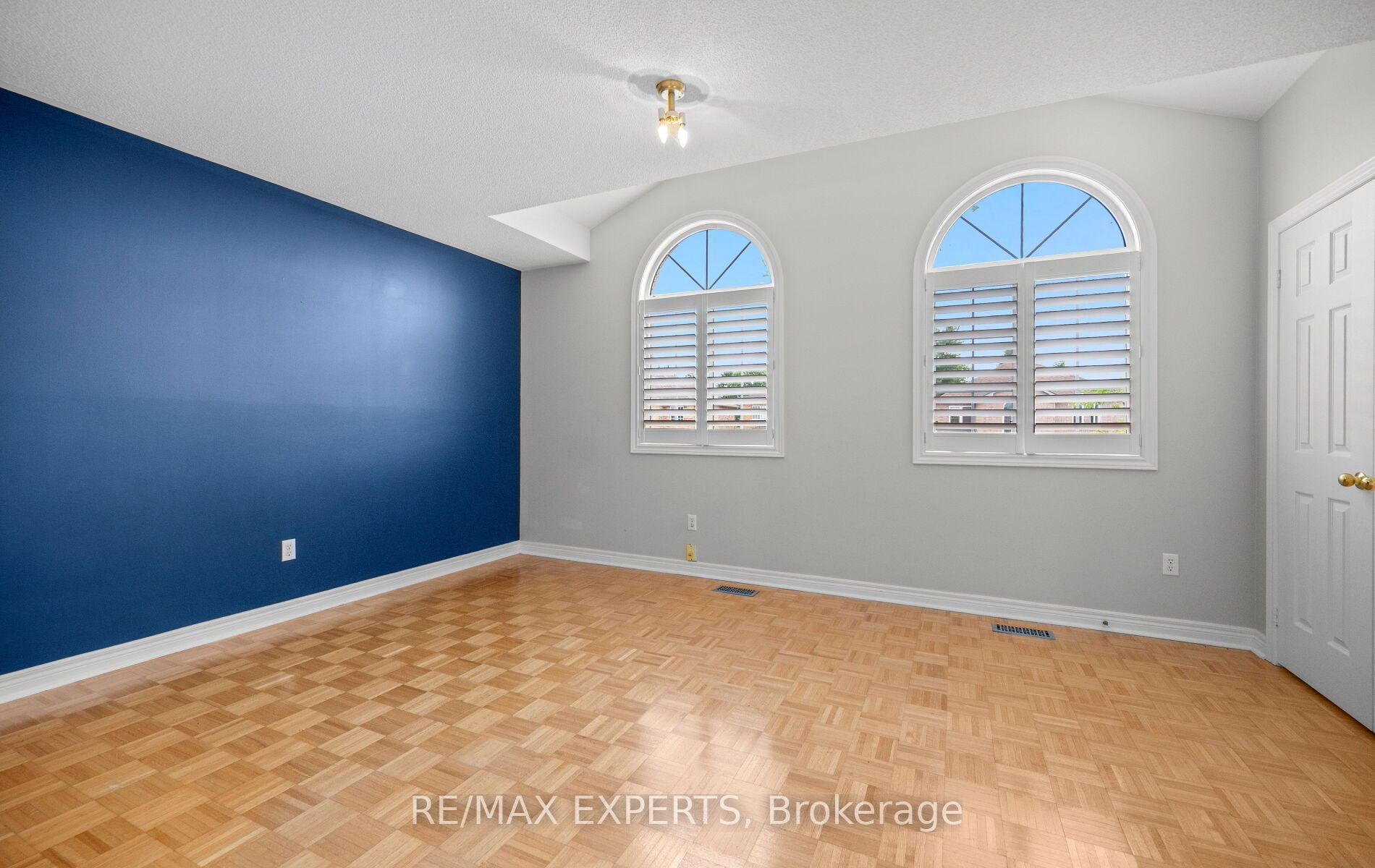 90 Coolspring Crescent Property Photo 30