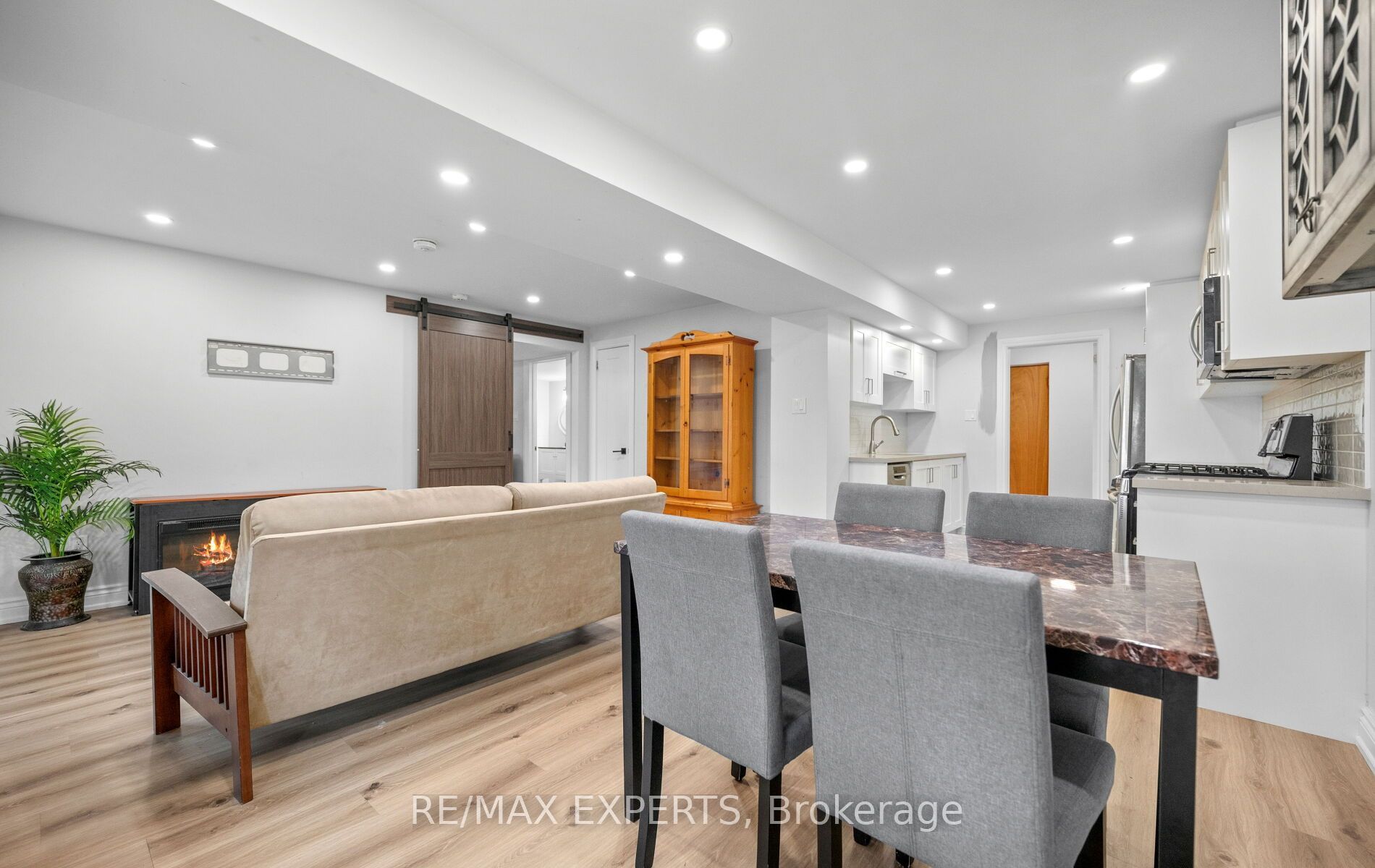 90 Coolspring Crescent Property Photo 40