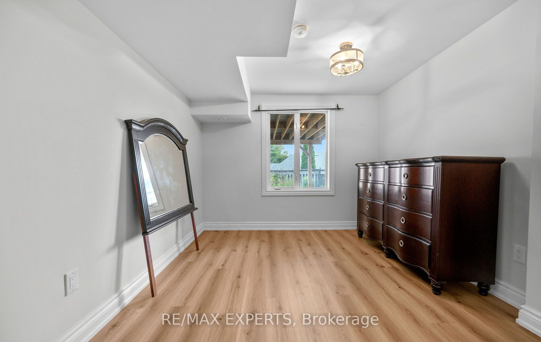 90 Coolspring Crescent Property Photo 46