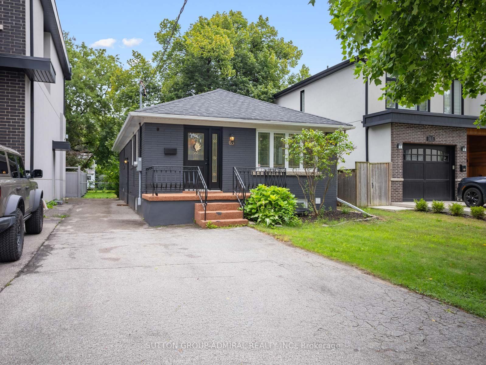 65 Woodbury Road