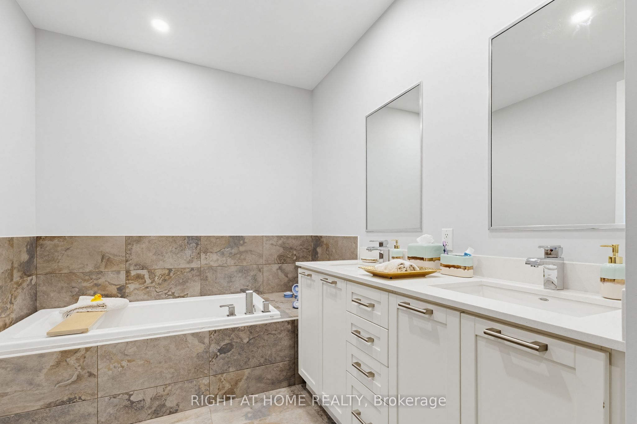 2480 Prince Michael Drive Ph08 Property Photo 21