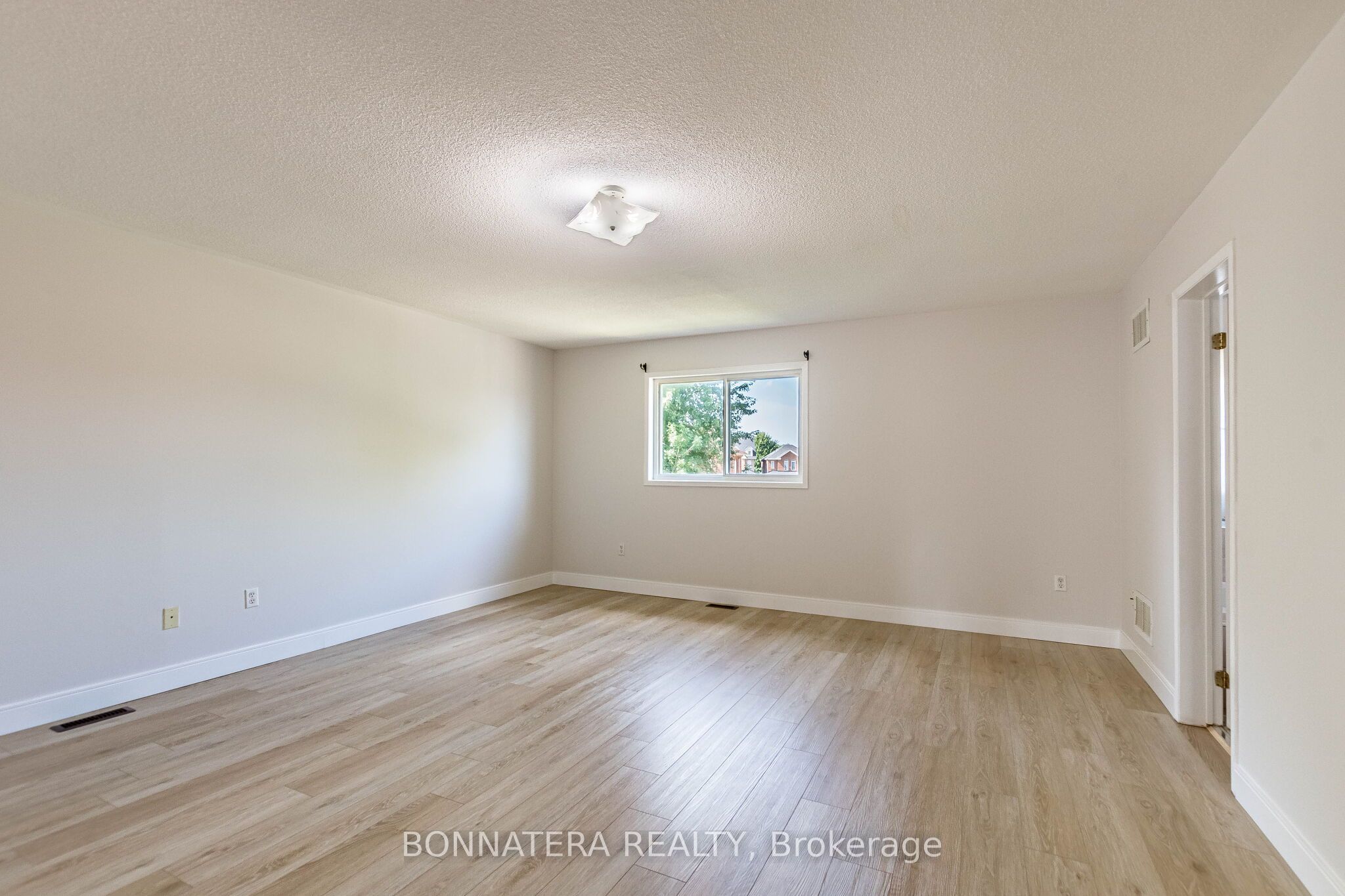 4297 Guildwood Way Property Photo 33