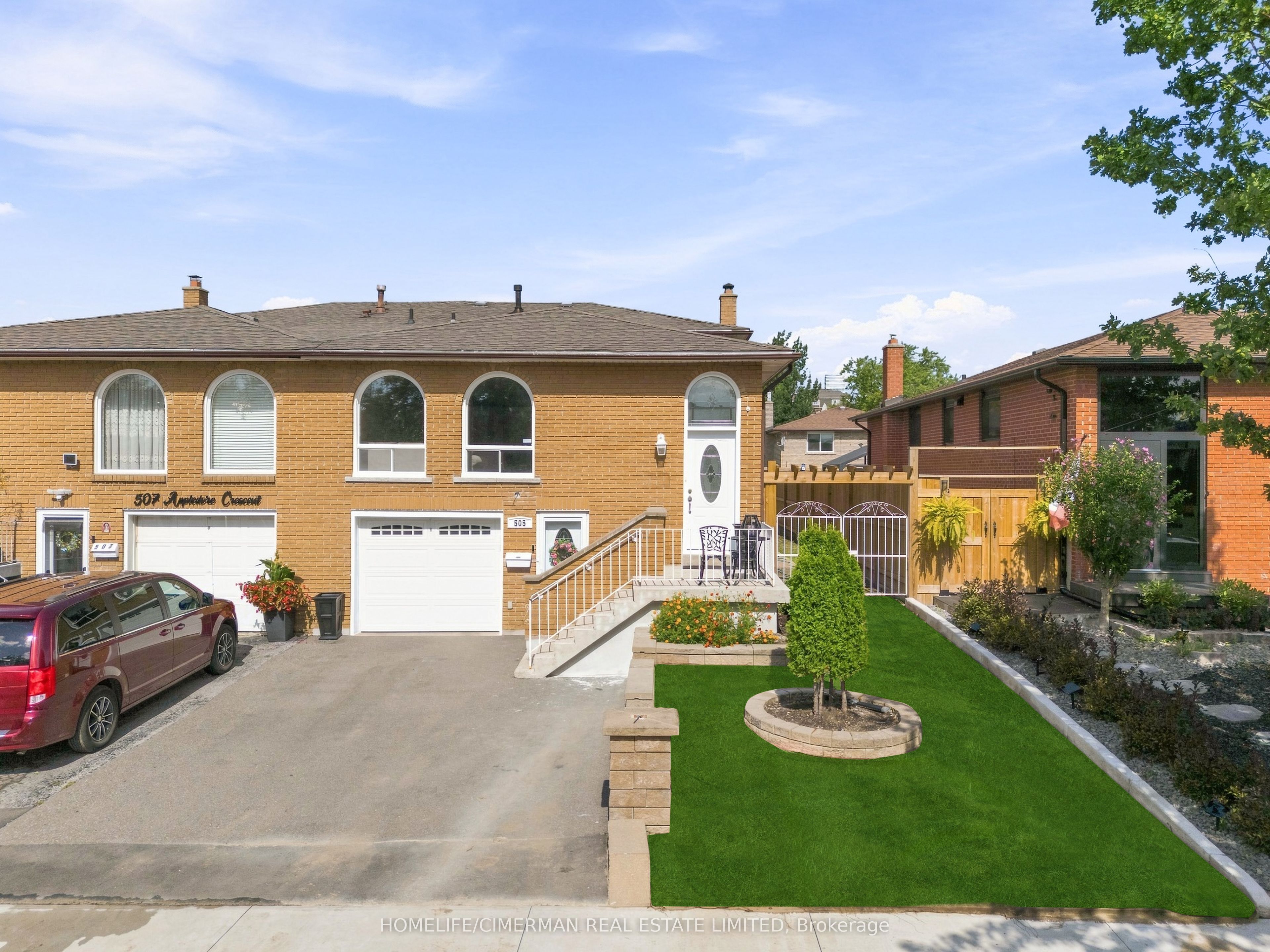 505 Appledore Crescent Property Photo 1