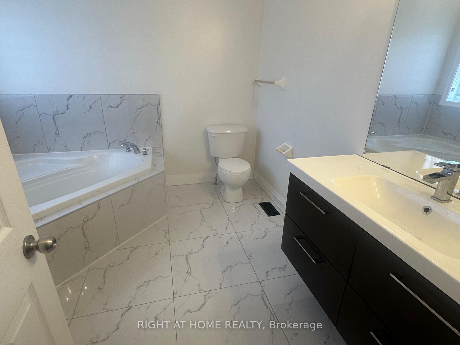 1015 Mccuaig Drive Property Photo 12