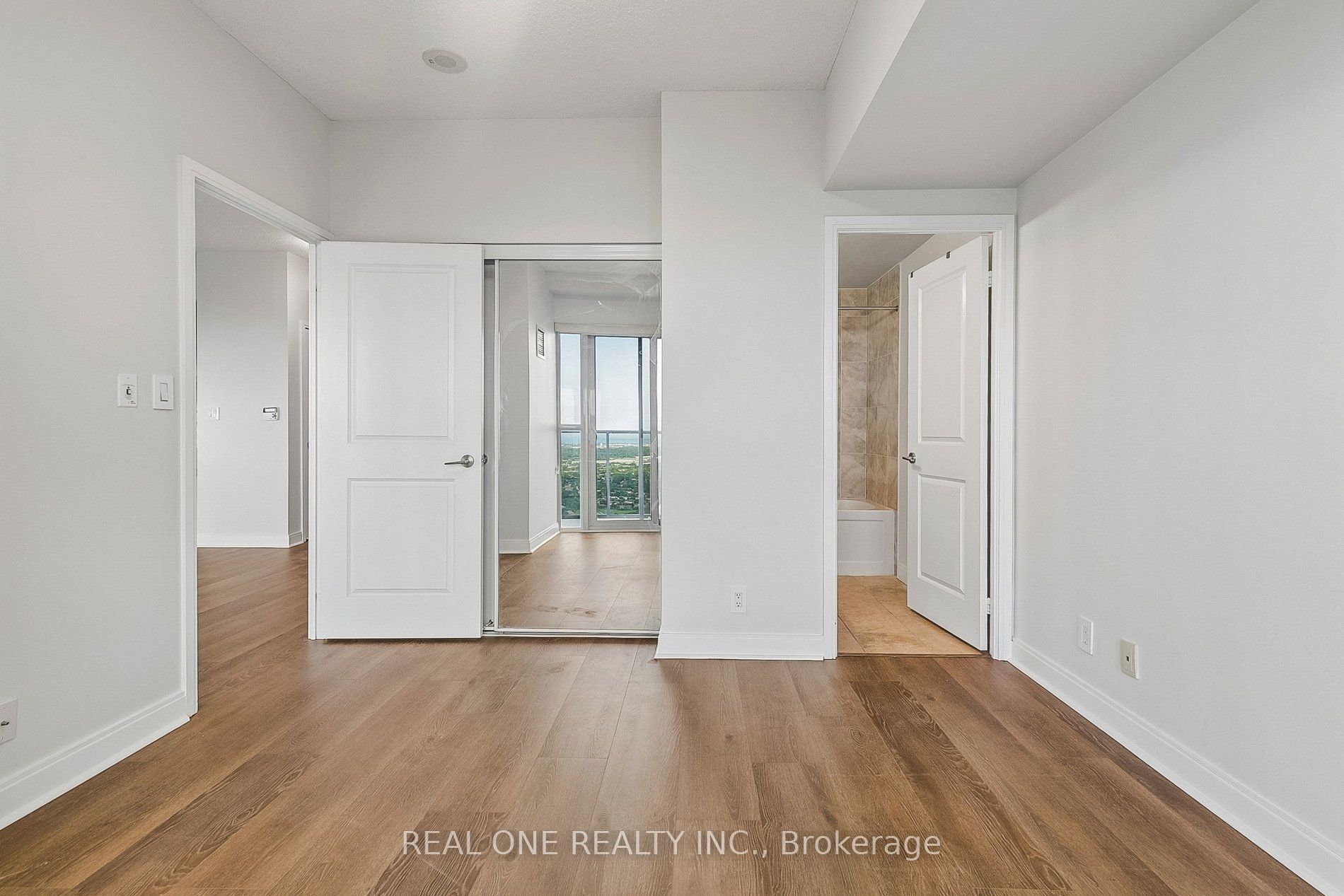 60 Absolute Avenue 5301 Property Photo 6