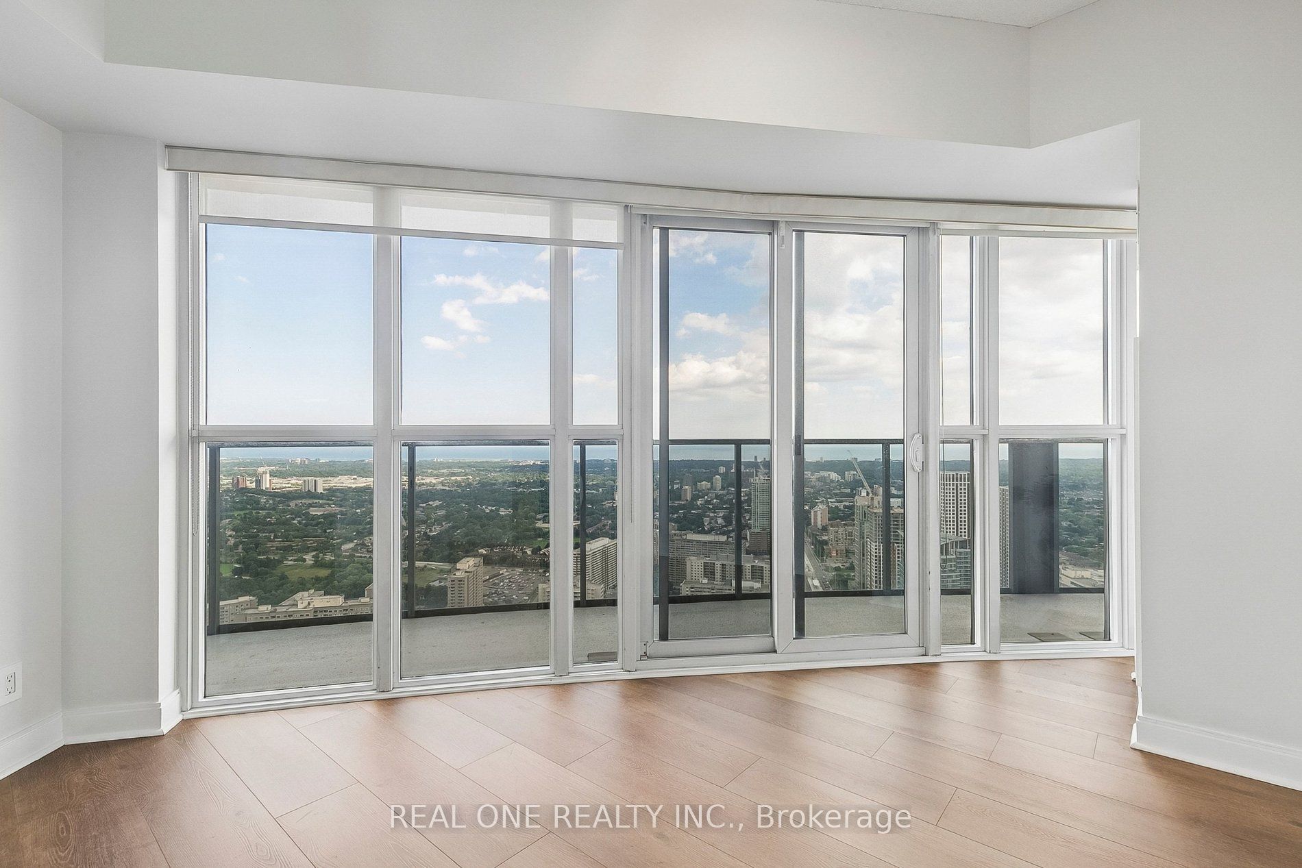 60 Absolute Avenue 5301 Property Photo 8