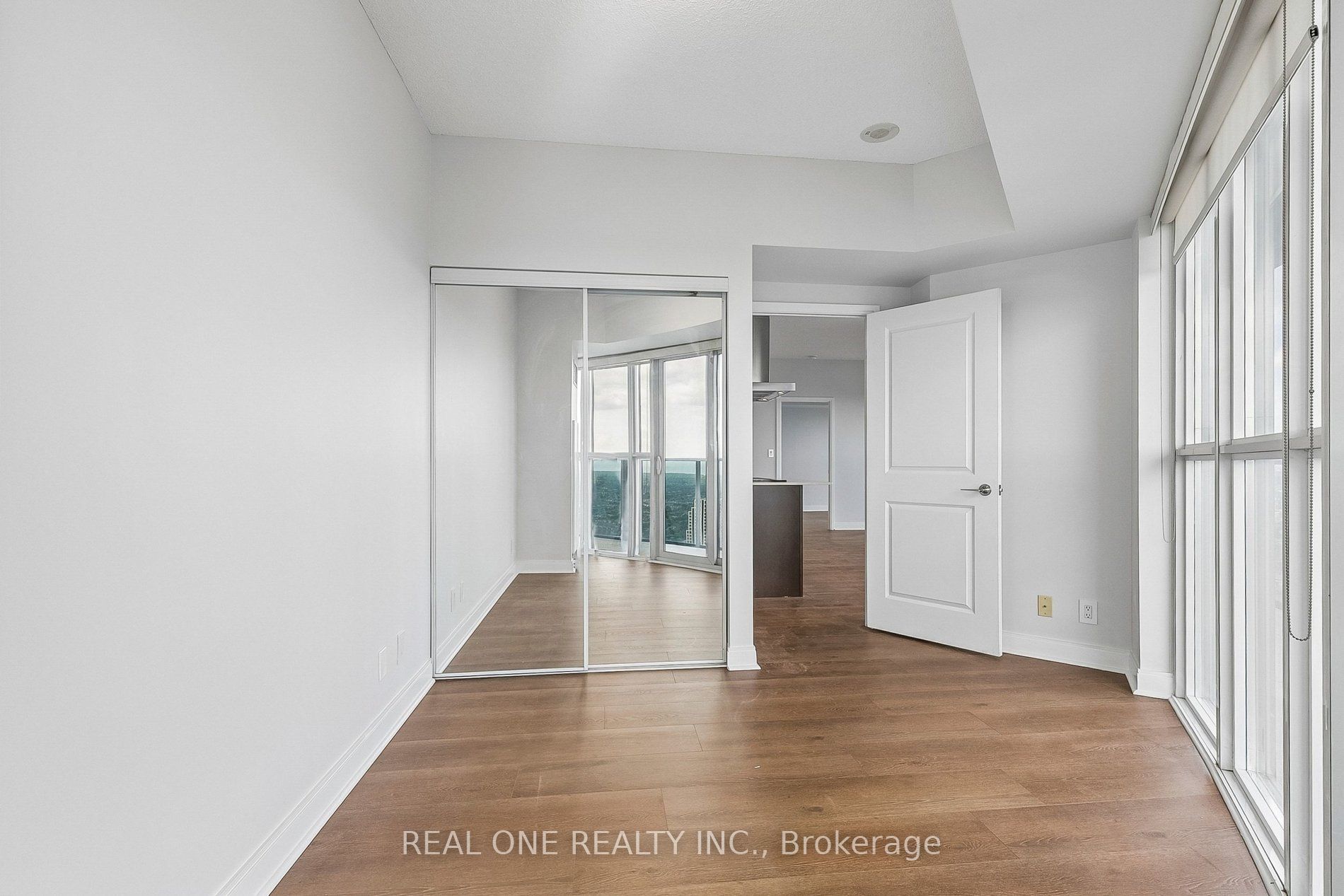 60 Absolute Avenue 5301 Property Photo 9