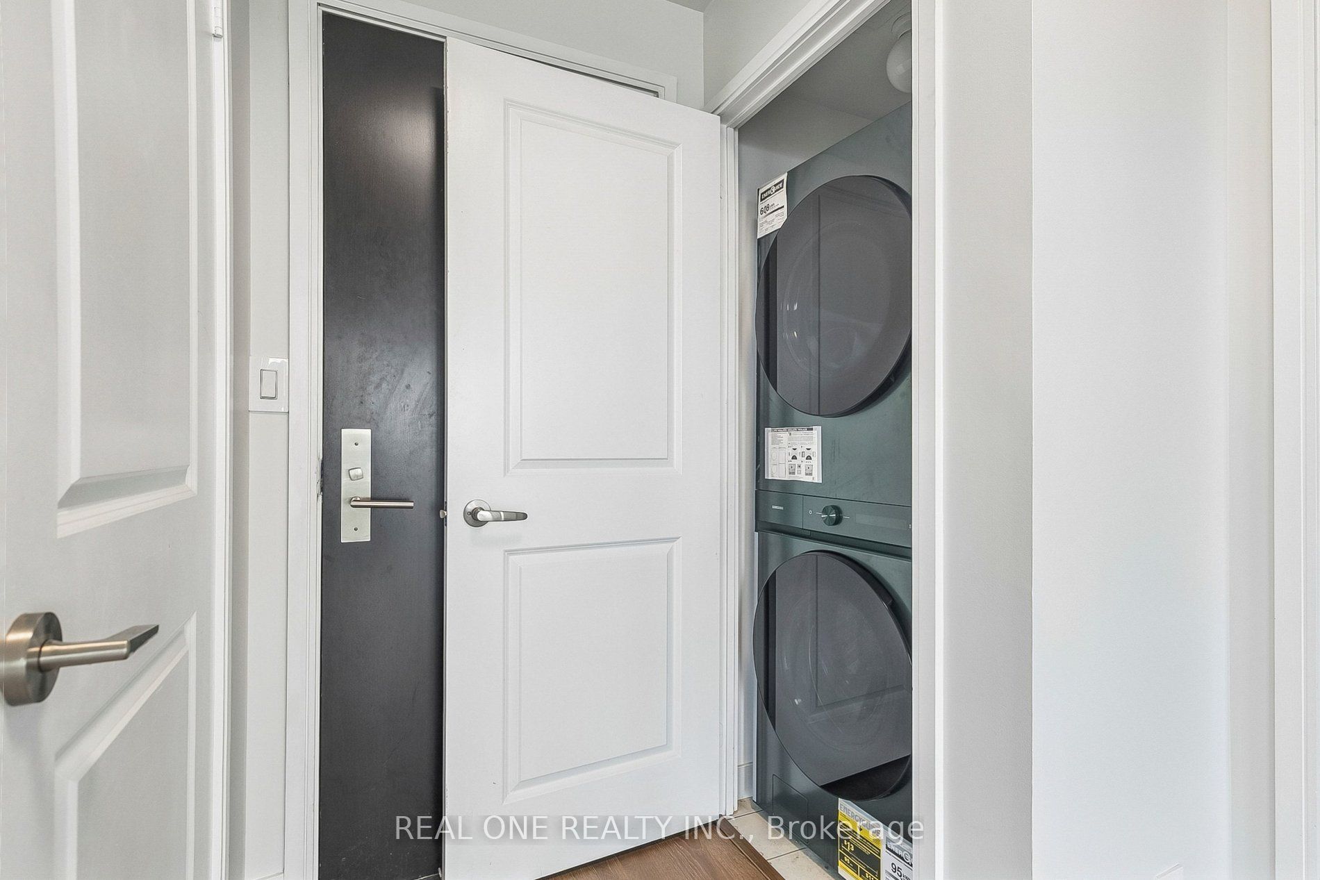 60 Absolute Avenue 5301 Property Photo 11