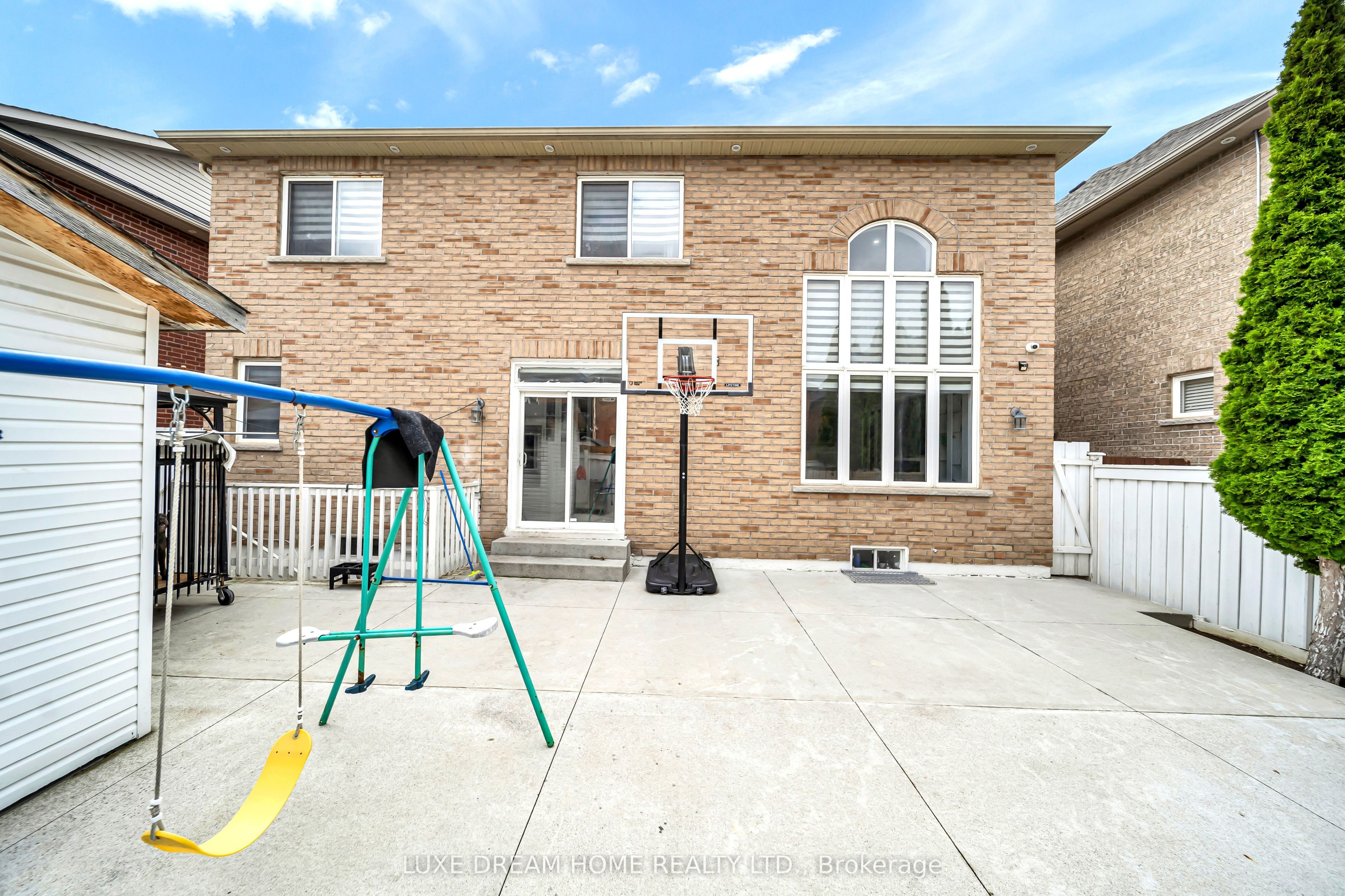 16 Powell Drive E Property Photo 39