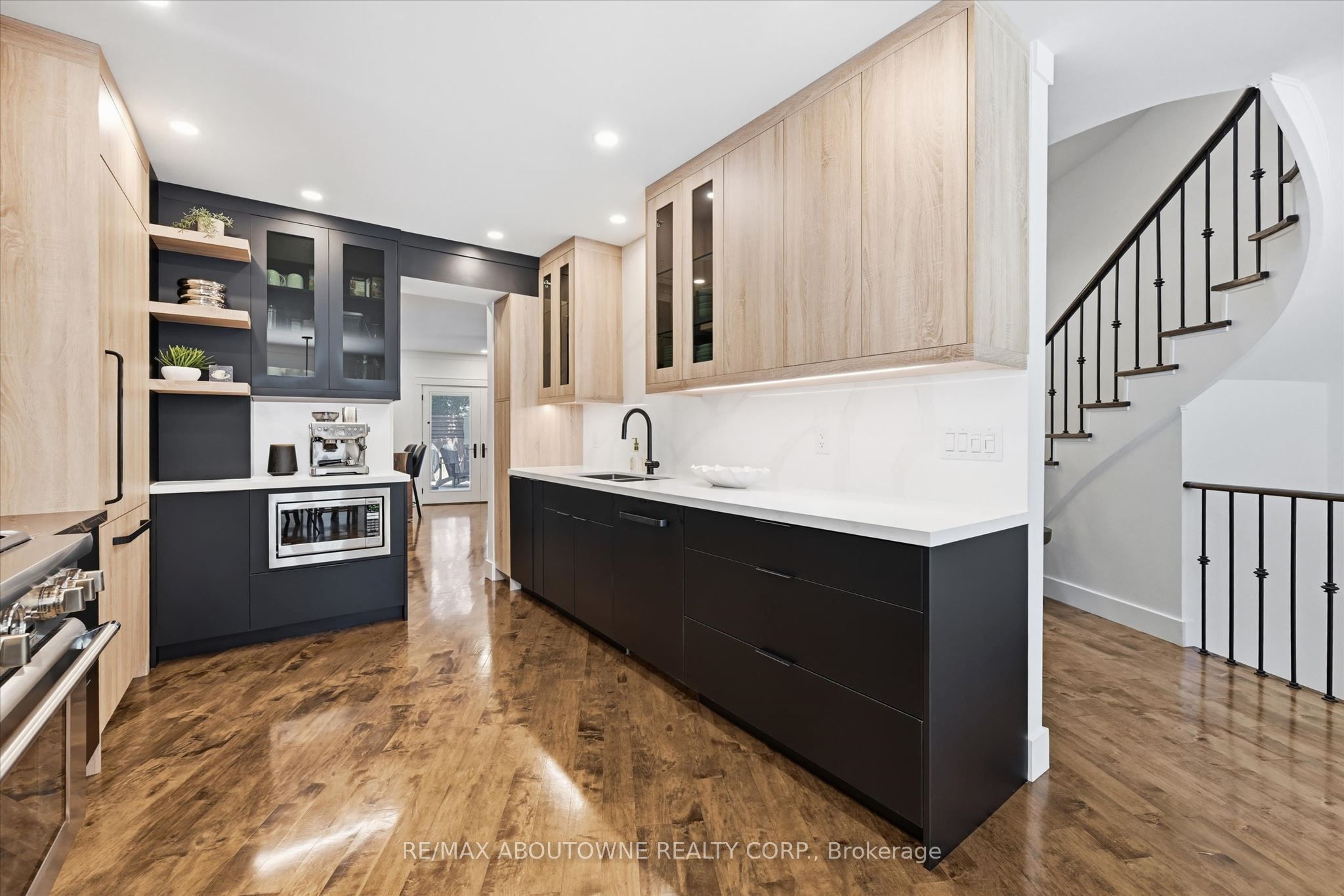 25 Southwind Terrace Property Photo 8