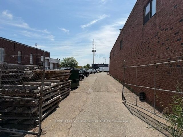 98 Stafford Drive Property Photo 3