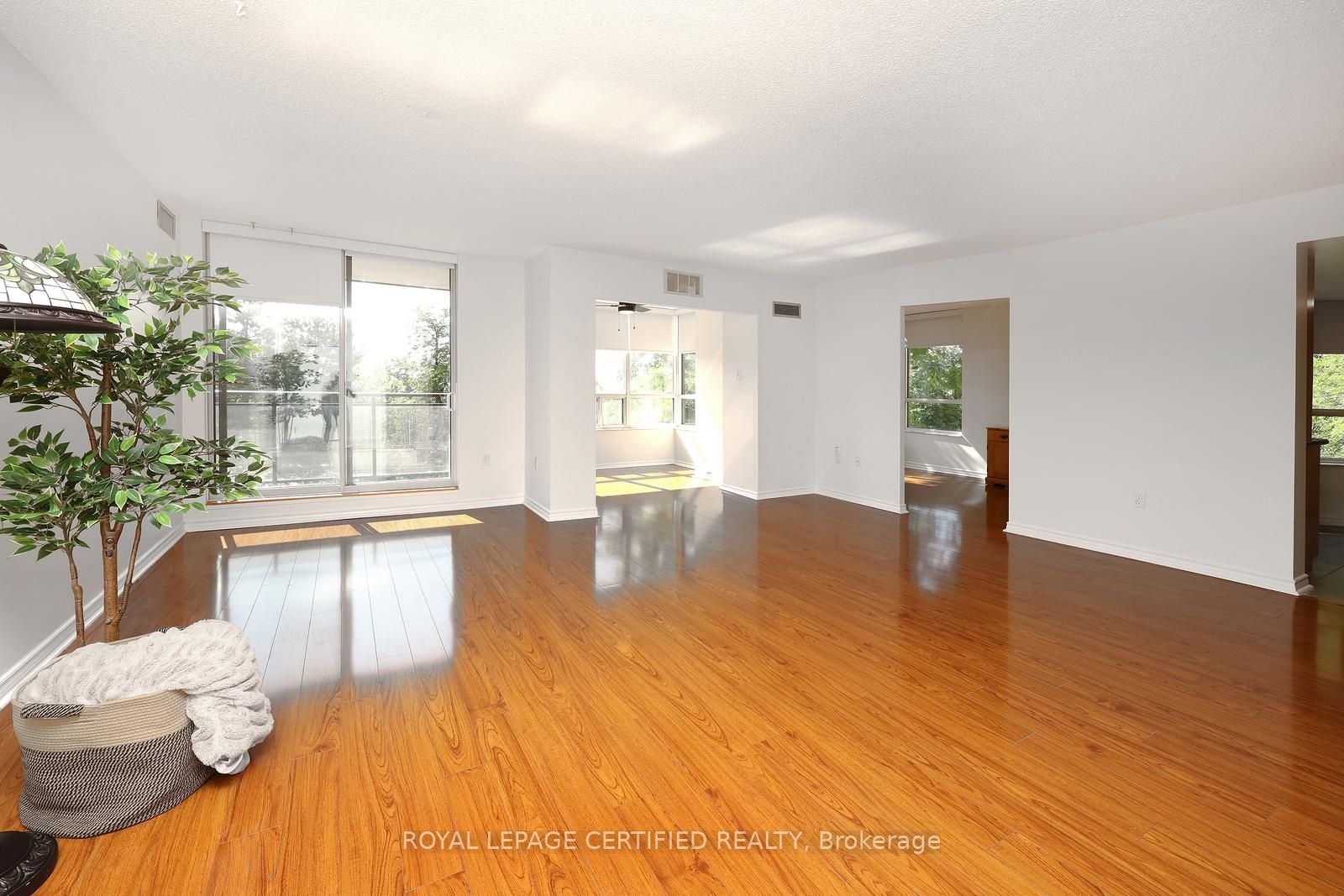 20 Cherrytree Drive 312 Property Photo 9