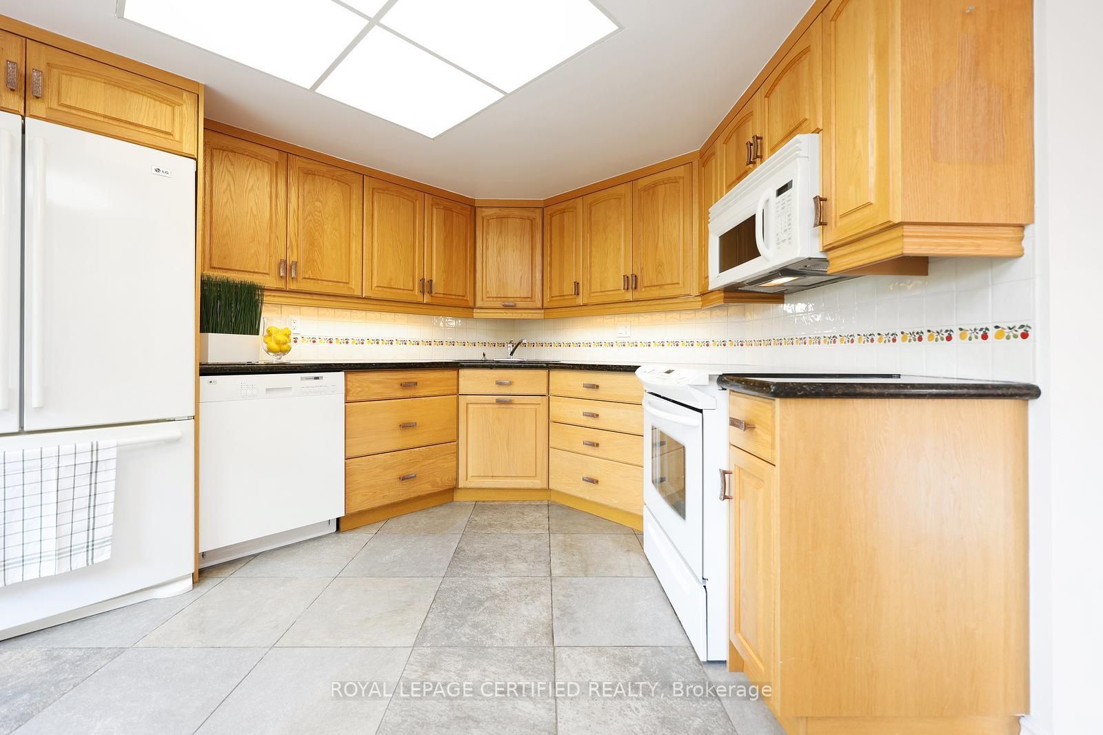 20 Cherrytree Drive 312 Property Photo 18