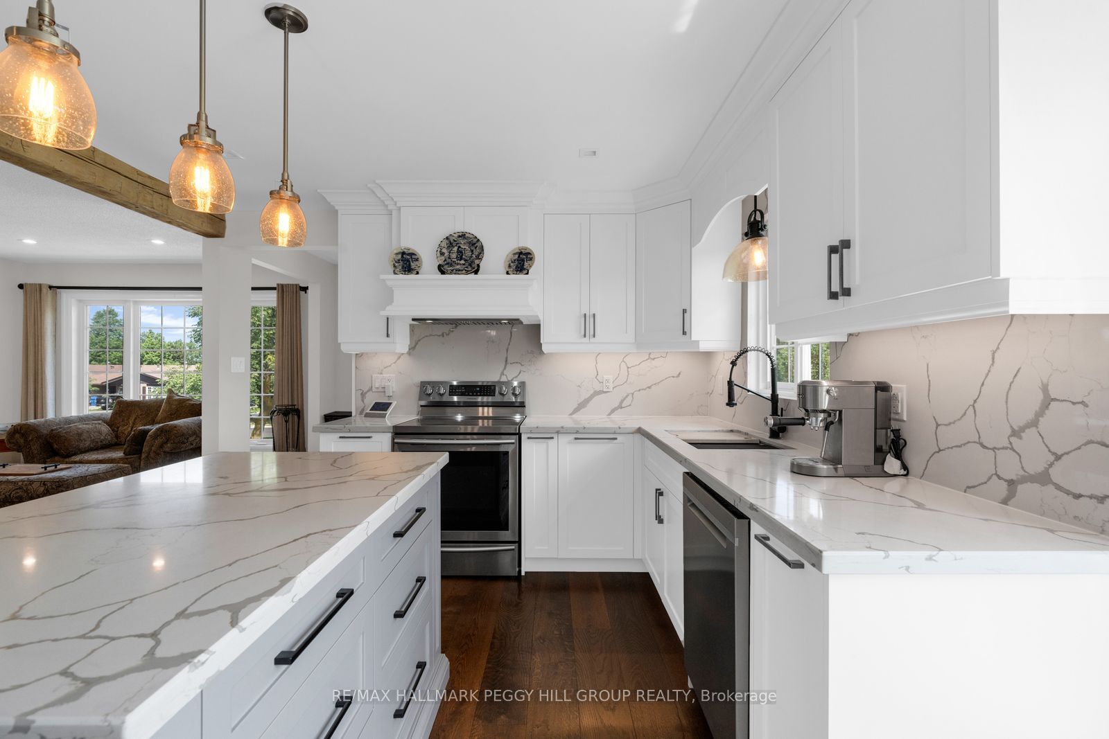154 Bythia Street Property Photo 3