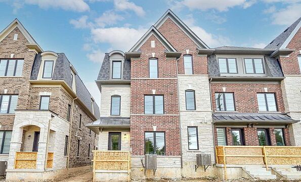 1449 National Common Property Photo 1