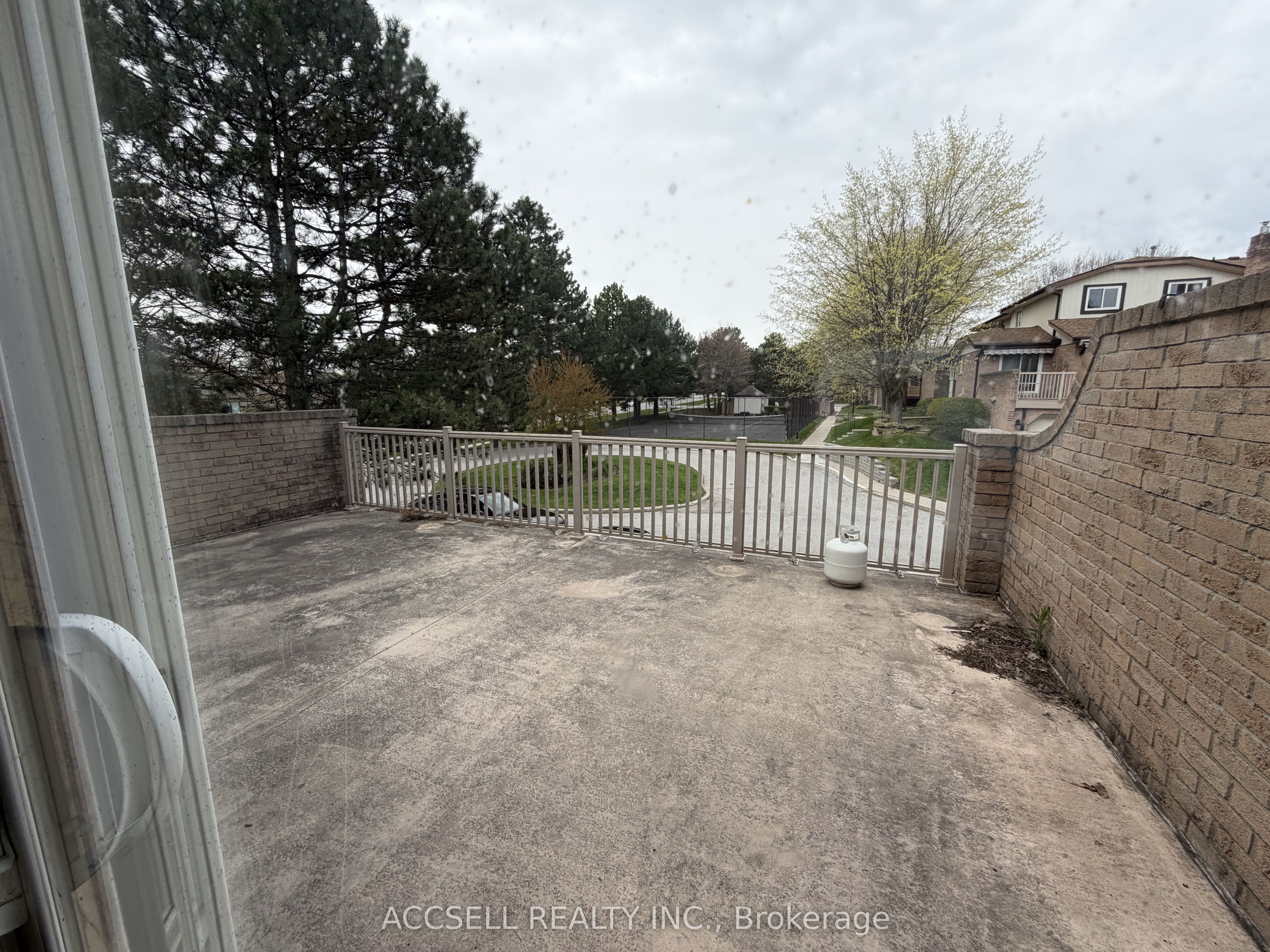 1510 Upper Middle Road 4 Property Photo 3