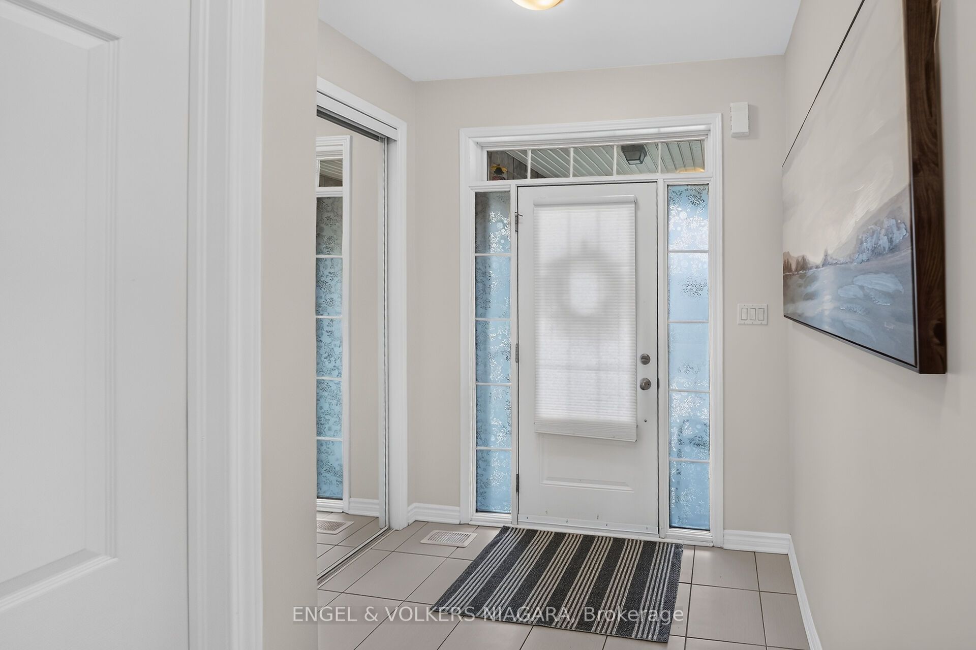 1221 Rose Way S Property Photo 5