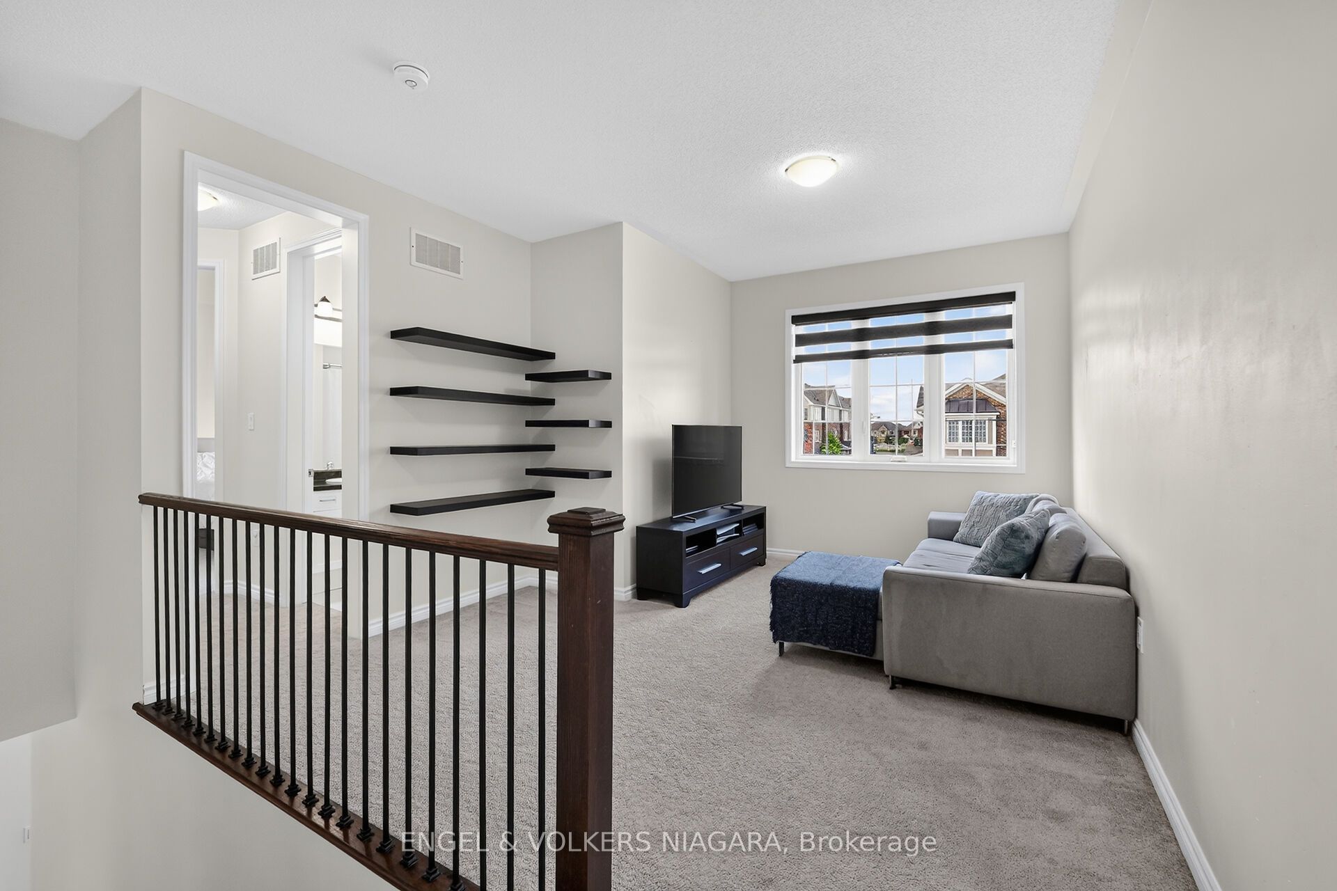 1221 Rose Way S Property Photo 14