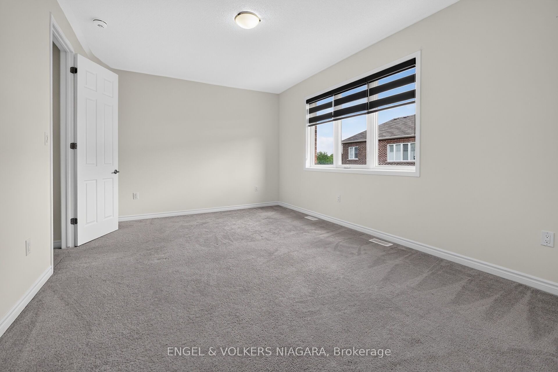 1221 Rose Way S Property Photo 17