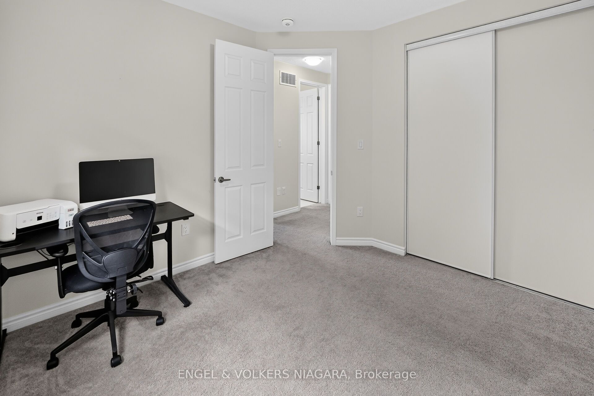 1221 Rose Way S Property Photo 24
