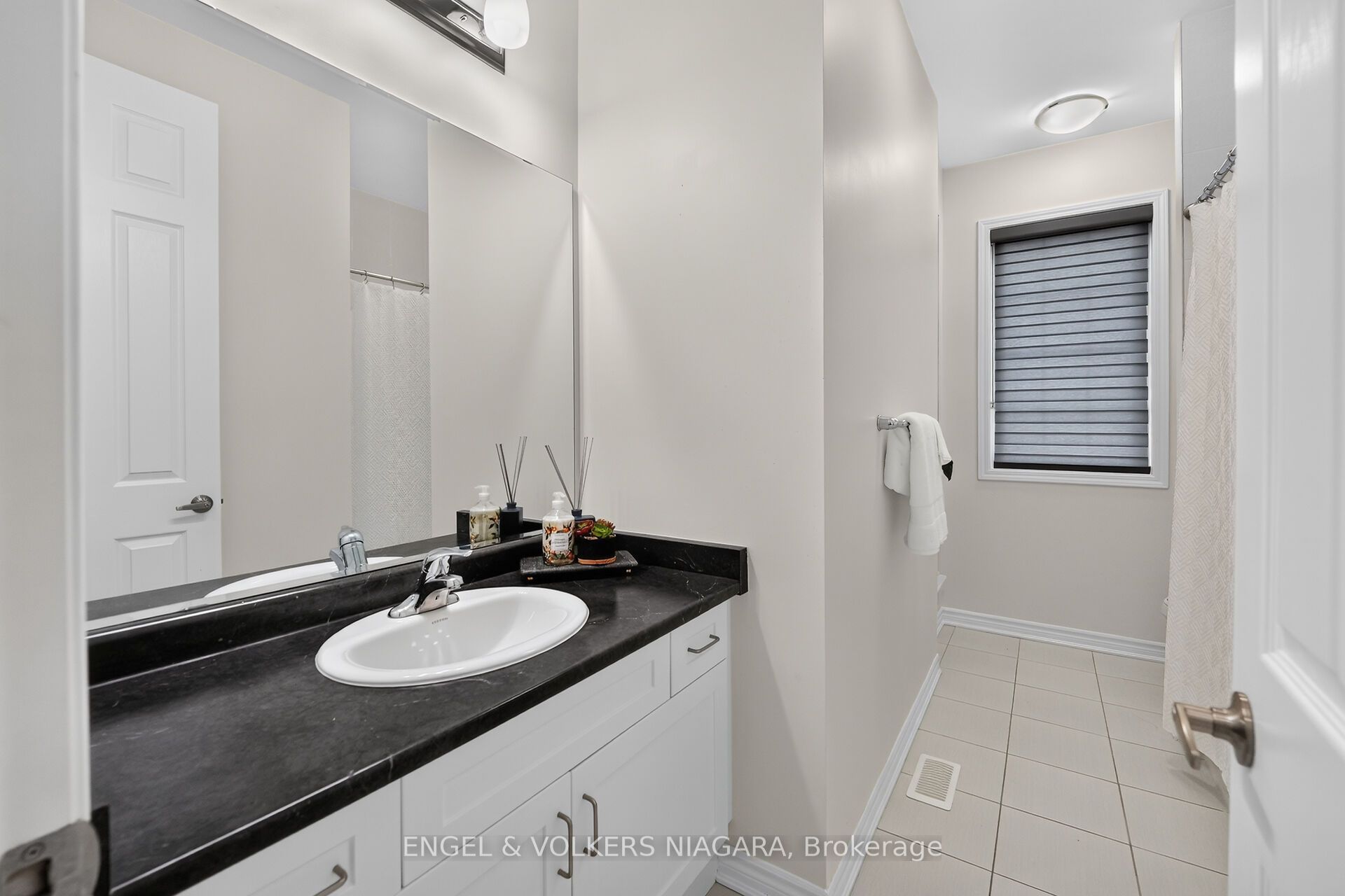 1221 Rose Way S Property Photo 25