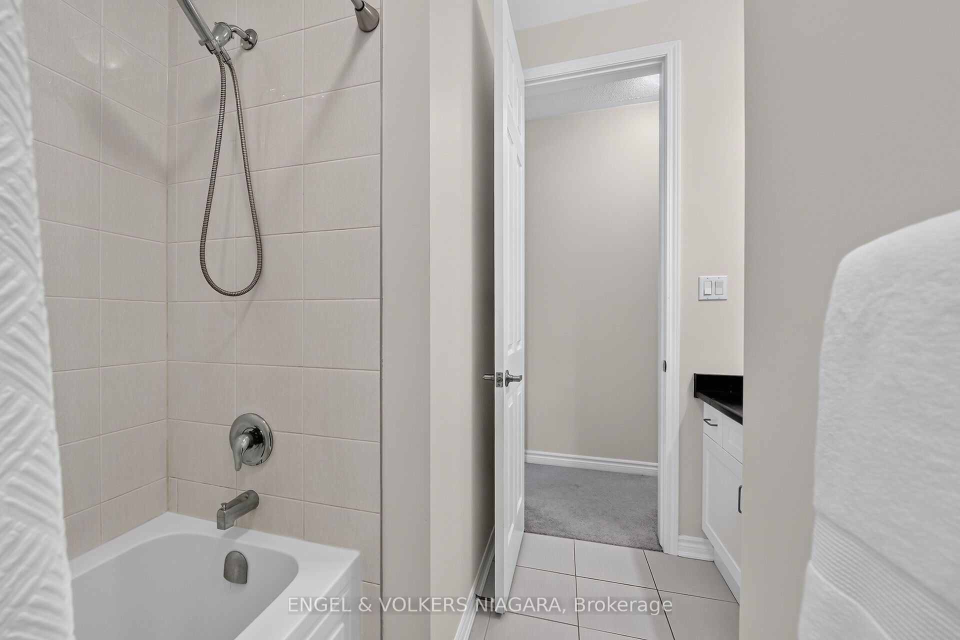 1221 Rose Way S Property Photo 26