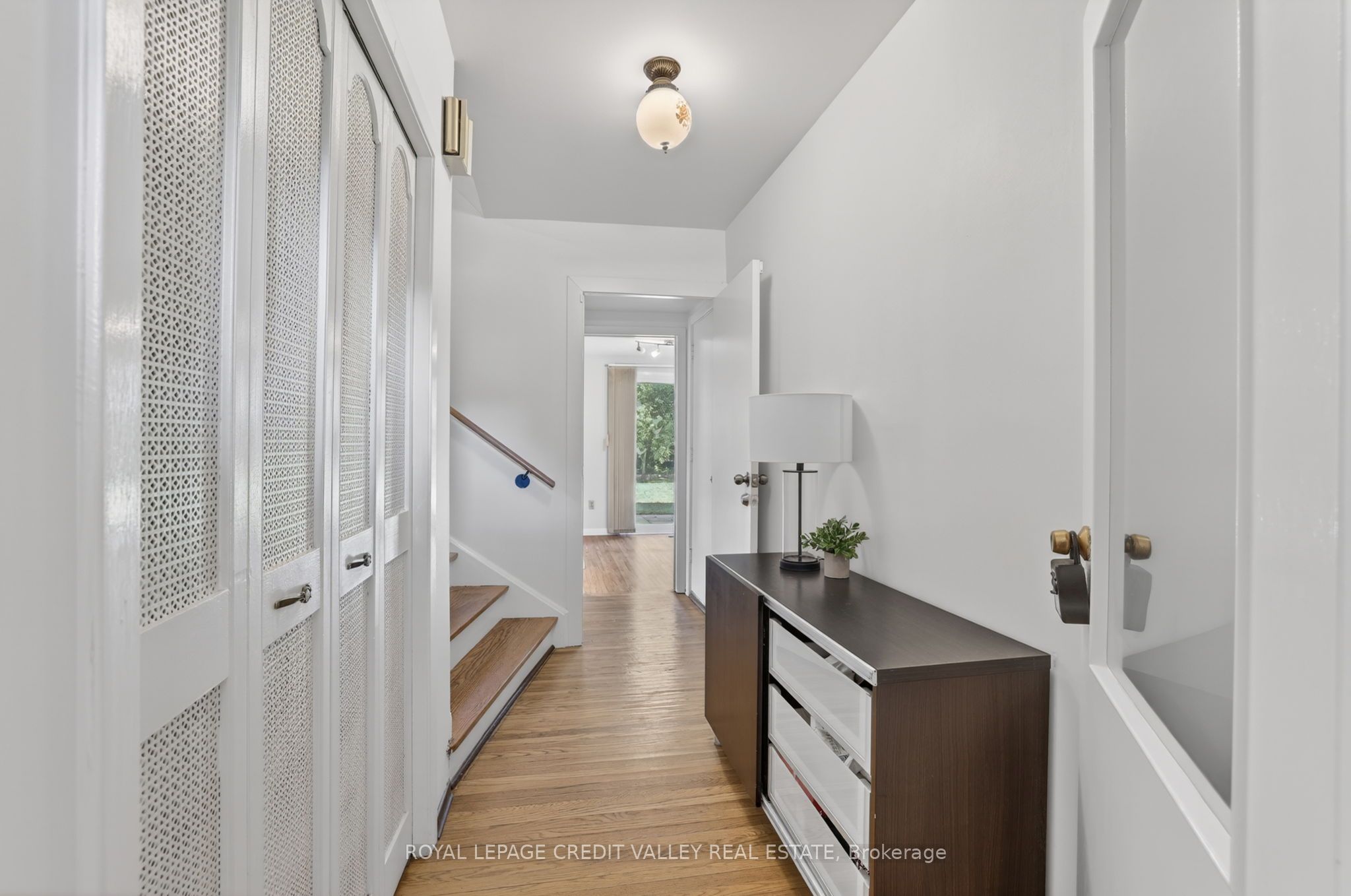 32 Farmington Drive Property Photo 6
