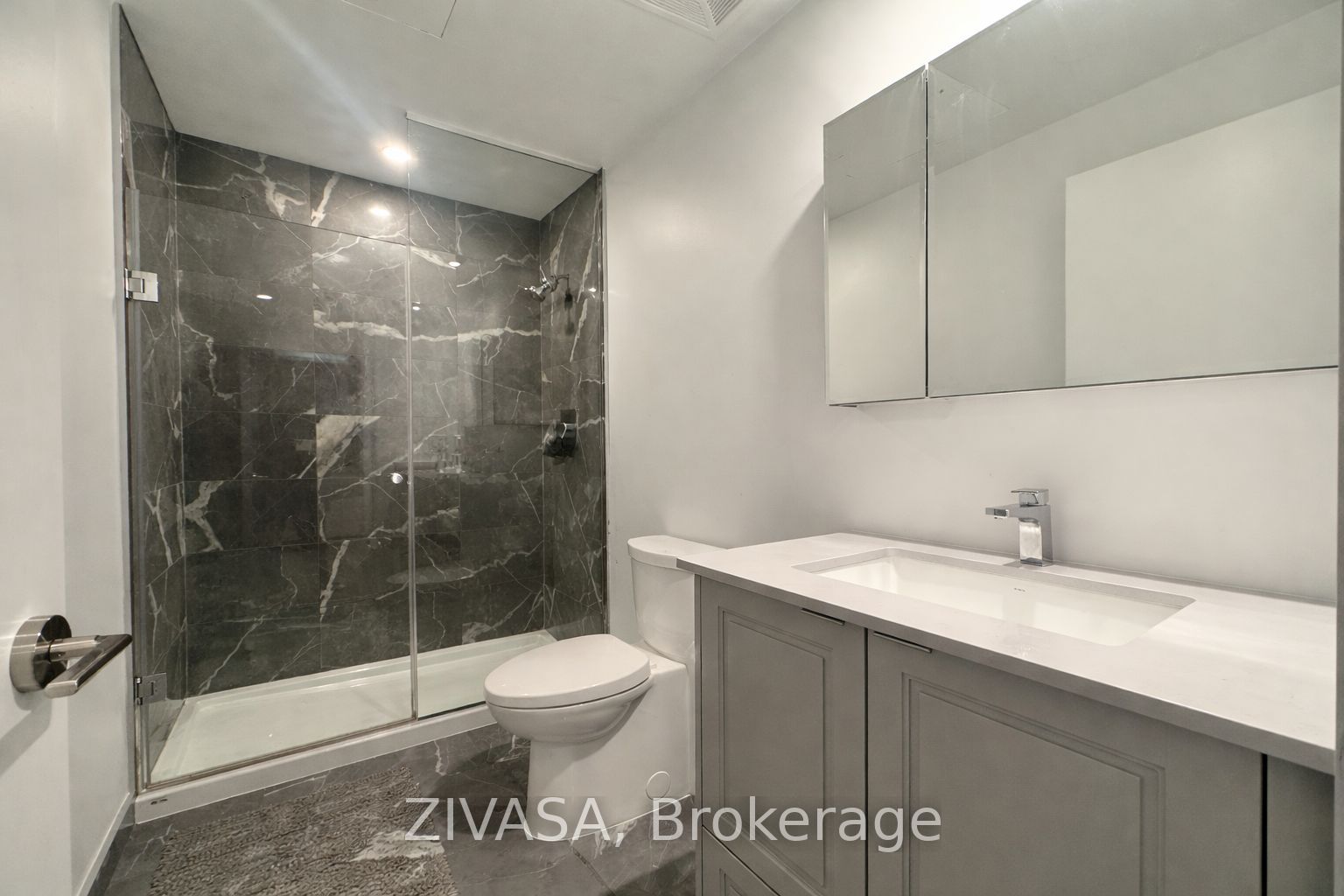 1926 Lakeshore Boulevard W 3911 Property Photo 6