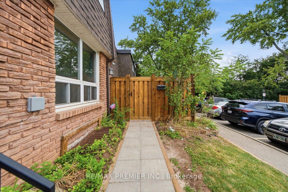 485 Timber Lane Property Photo 3