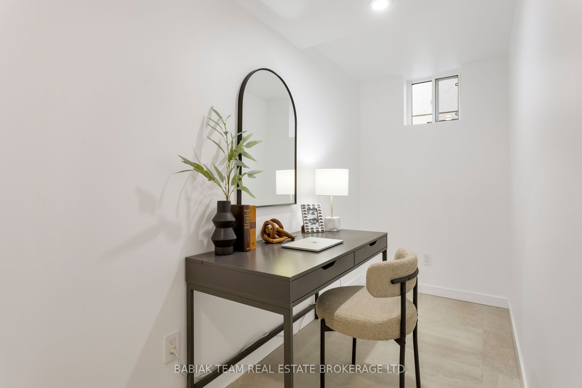220 Medland Street Property Photo 33