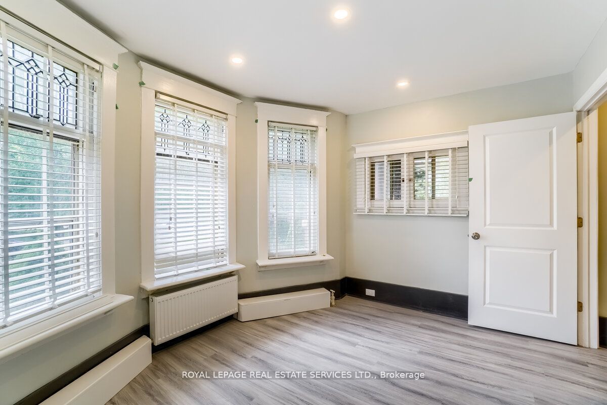 31 Tyndall Avenue Property Photo 11