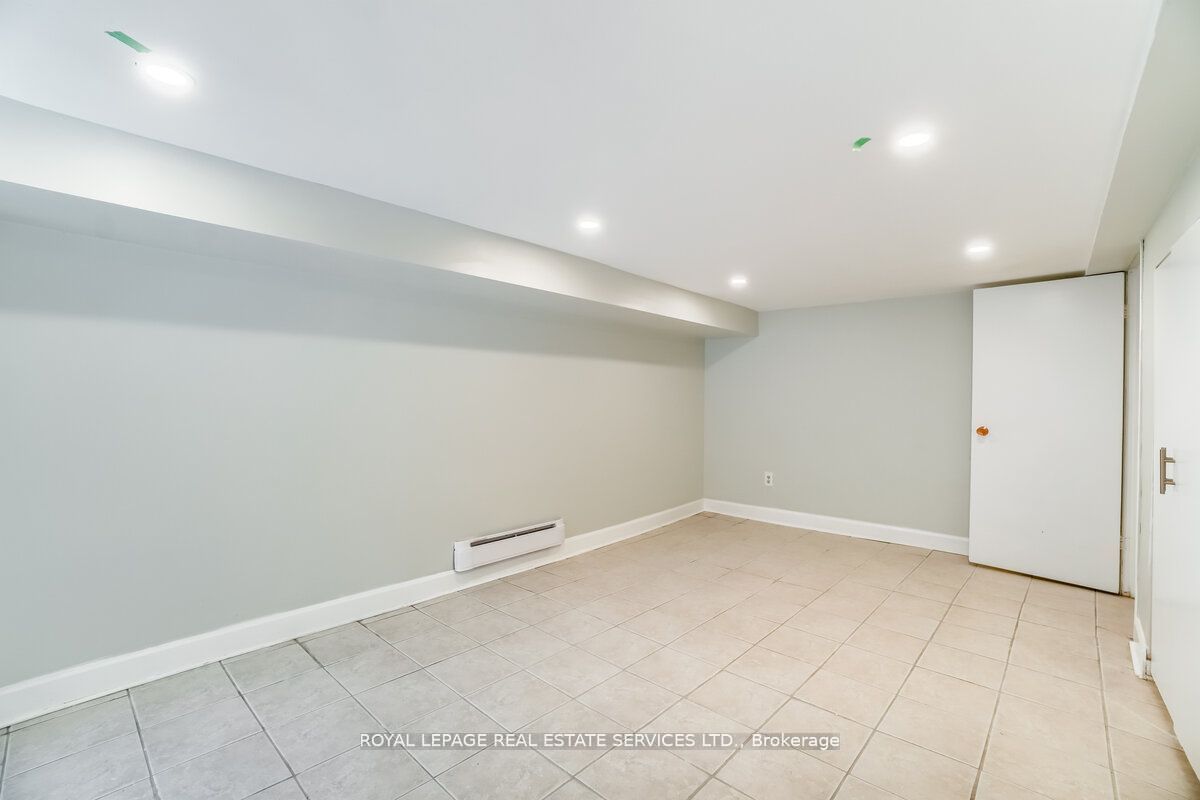 31 Tyndall Avenue Property Photo 34