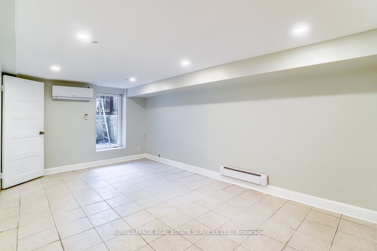31 Tyndall Avenue Property Photo 36
