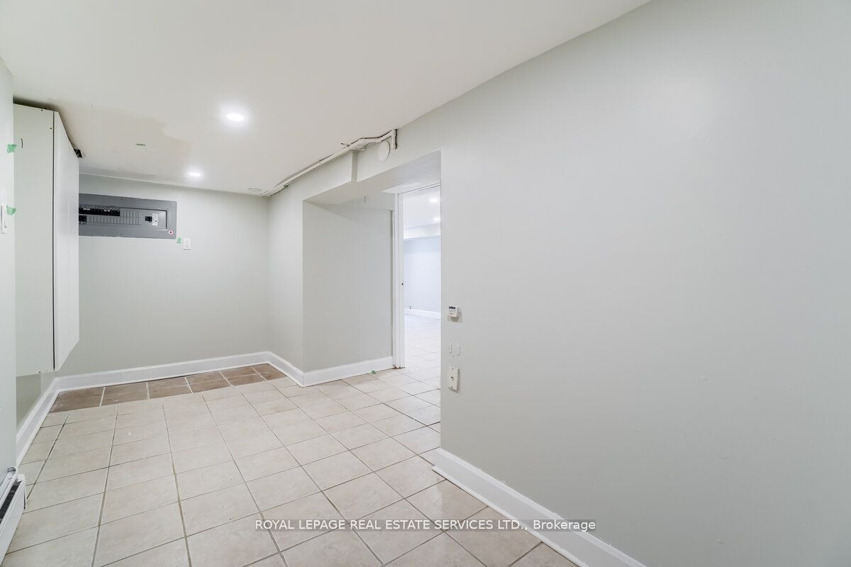 31 Tyndall Avenue Property Photo 38