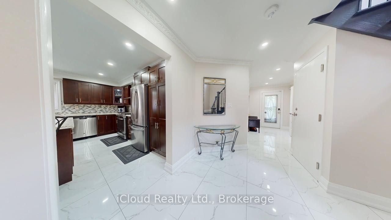 71 Tufton Crescent Property Photo 2