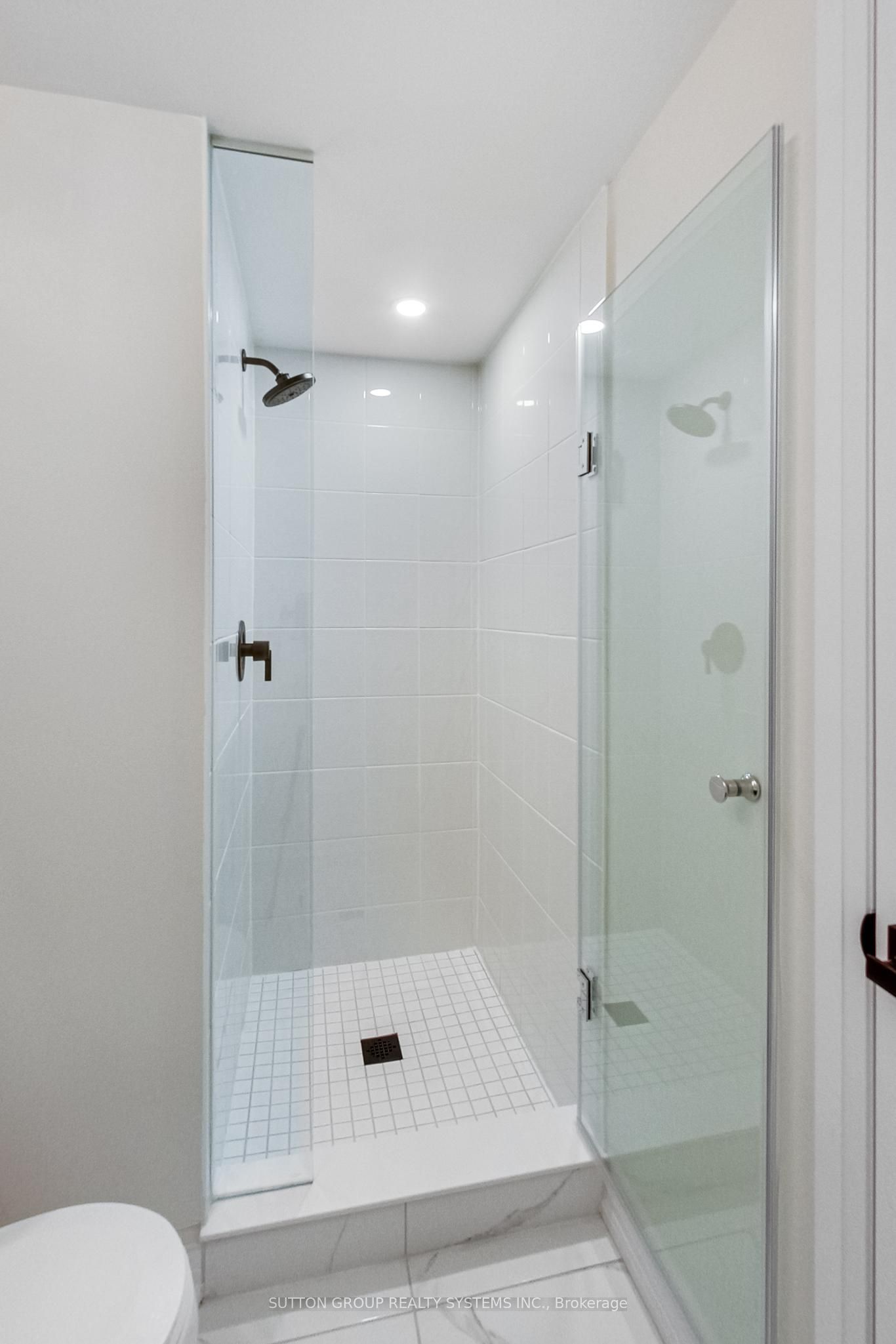 1585 Rose Way 114 Property Photo 28