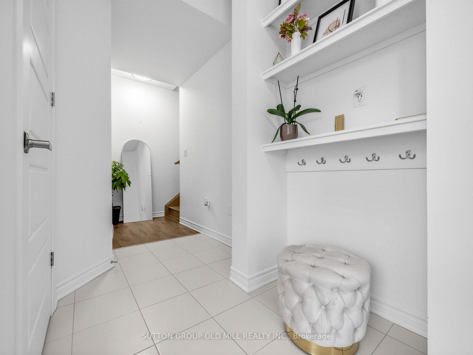 1537 Moira Crescent Property Photo 8