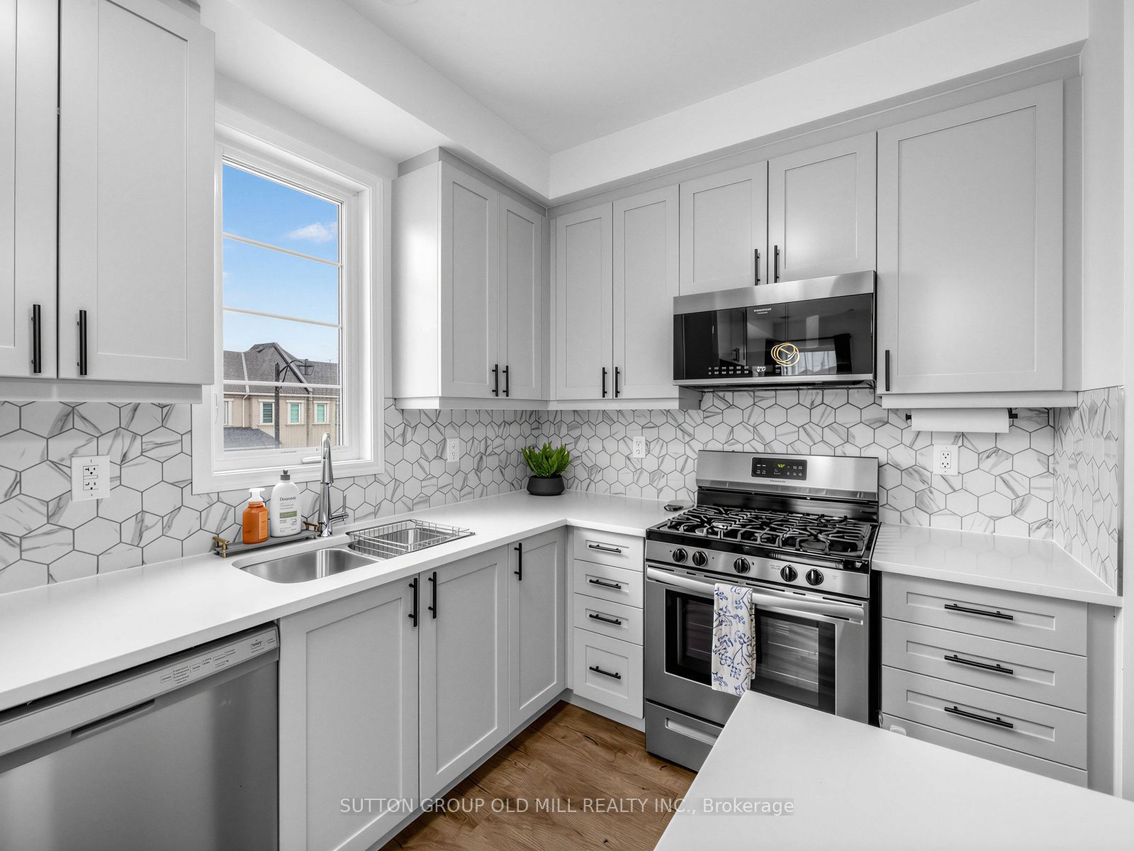 1537 Moira Crescent Property Photo 15