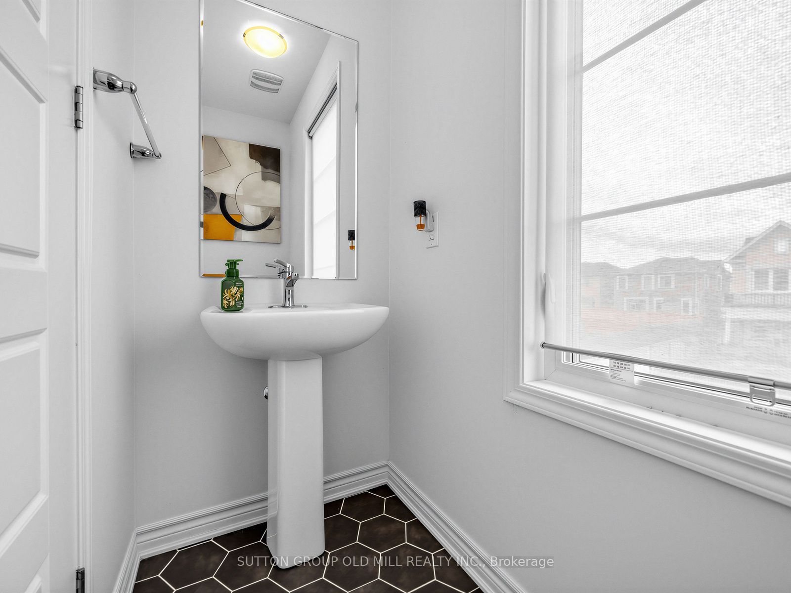 1537 Moira Crescent Property Photo 19
