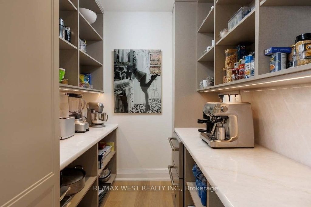 64 Thompson Avenue Property Photo 11
