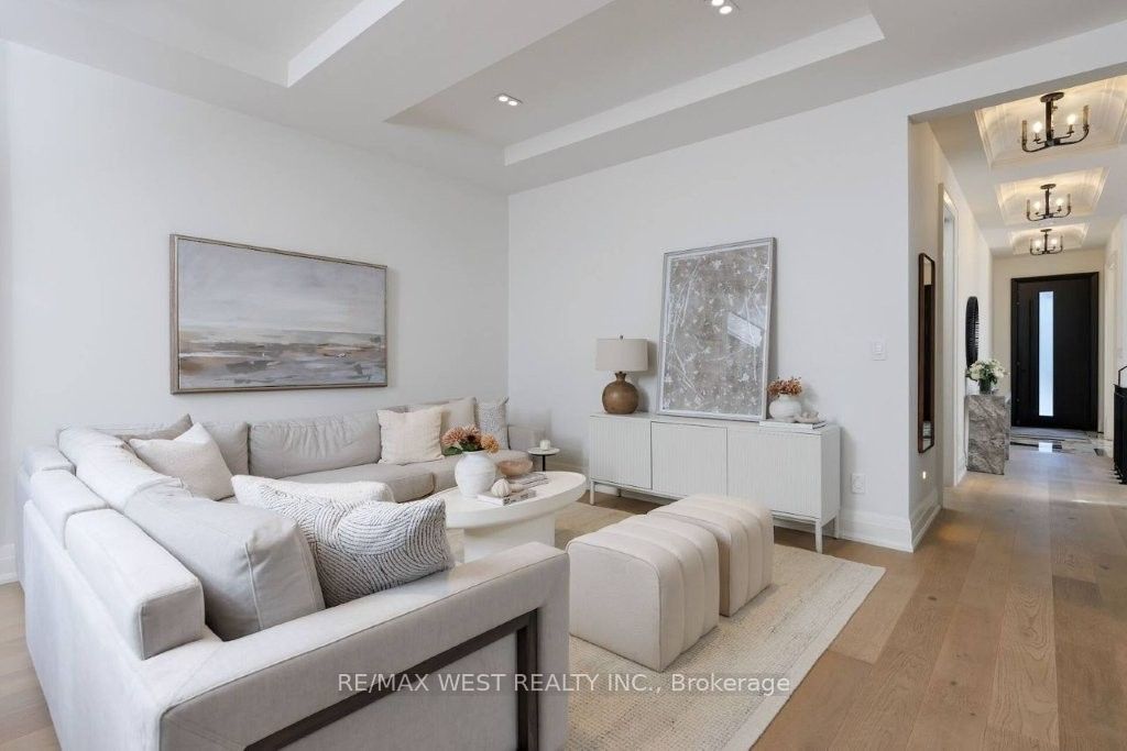 64 Thompson Avenue Property Photo 12