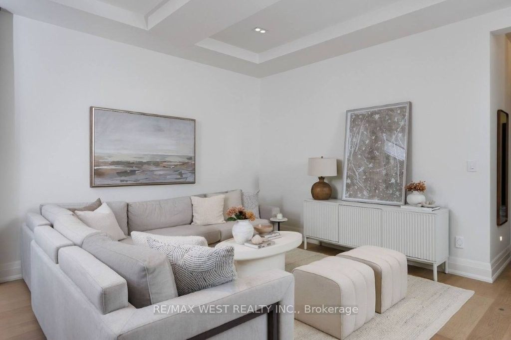 64 Thompson Avenue Property Photo 14