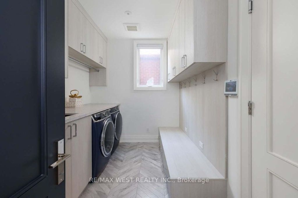 64 Thompson Avenue Property Photo 18