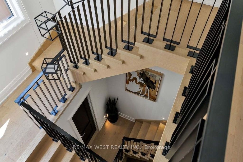 64 Thompson Avenue Property Photo 21