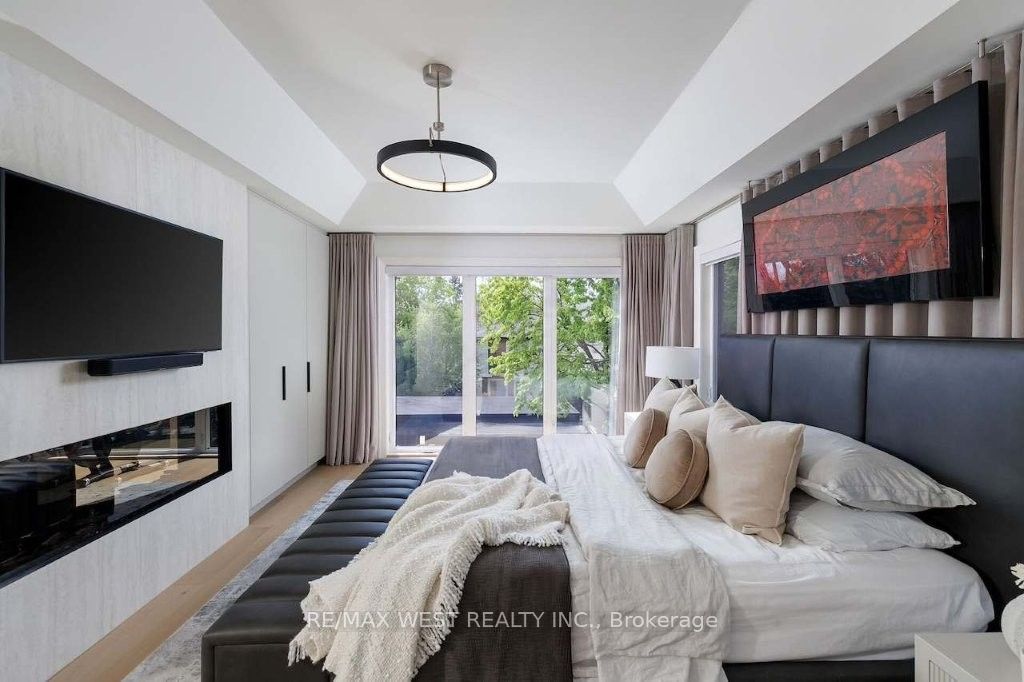 64 Thompson Avenue Property Photo 24