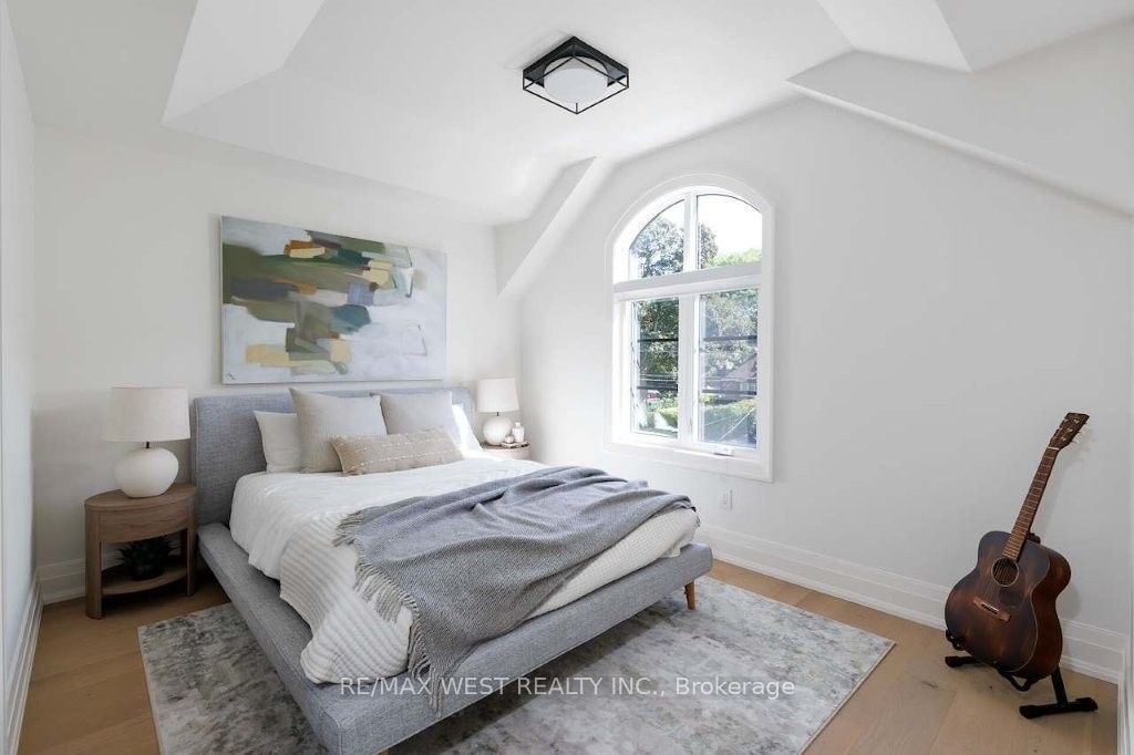 64 Thompson Avenue Property Photo 32